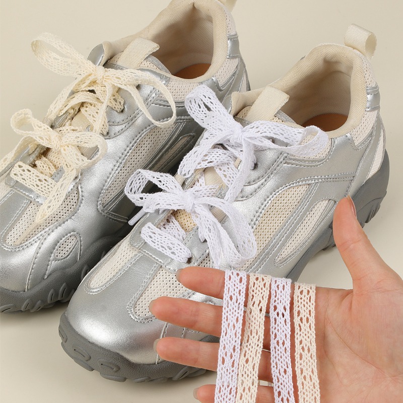 Lace Replacement Flat - เชือกรองเท้าแบบแบนลายลูกไม้สีขาวเบจ สไตล์บัลเลต์ สำหรับเปลี่ยนเชือกรองเท้าของรองเท้าผ้าใบเยอรมันและรองเท้าลำลอง